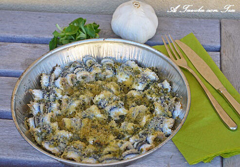 Acciughe al forno aglio e prezzemolo