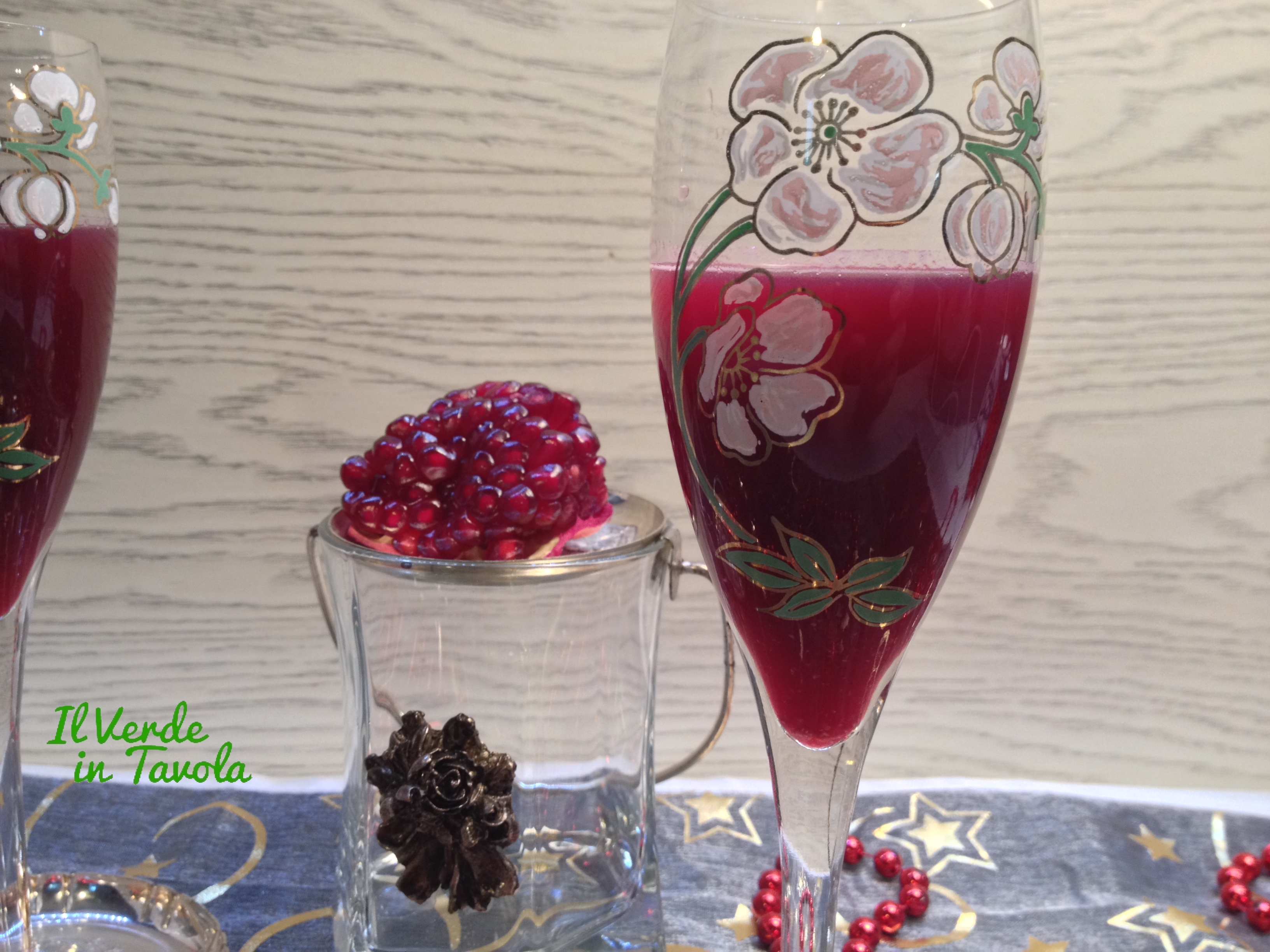 Aperitivo con succo di melagrana