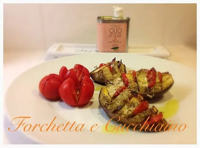 Barchette di melanzane al forno con olio Corrias alla menta e erba
cipollina