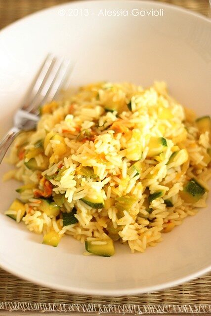 Basmati con zucchine, fiori di zucca, curcuma e zenzero