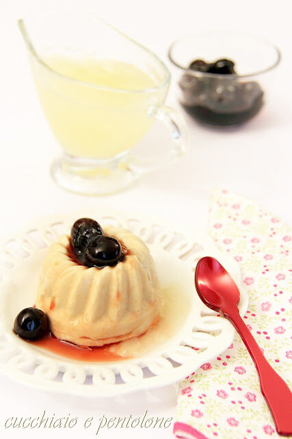 bavarese allo sciroppo di amarene con salsa al limone
