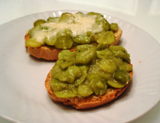Bazzana di fave su crostoni di pane