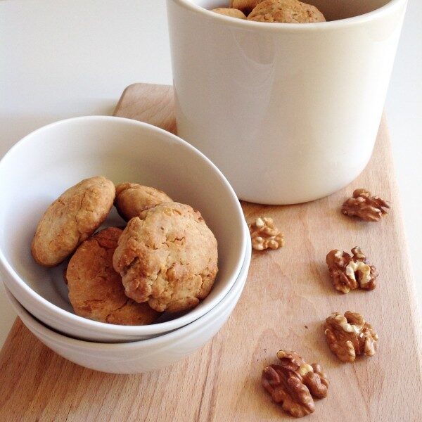 Biscotti all’avena con noci e miele