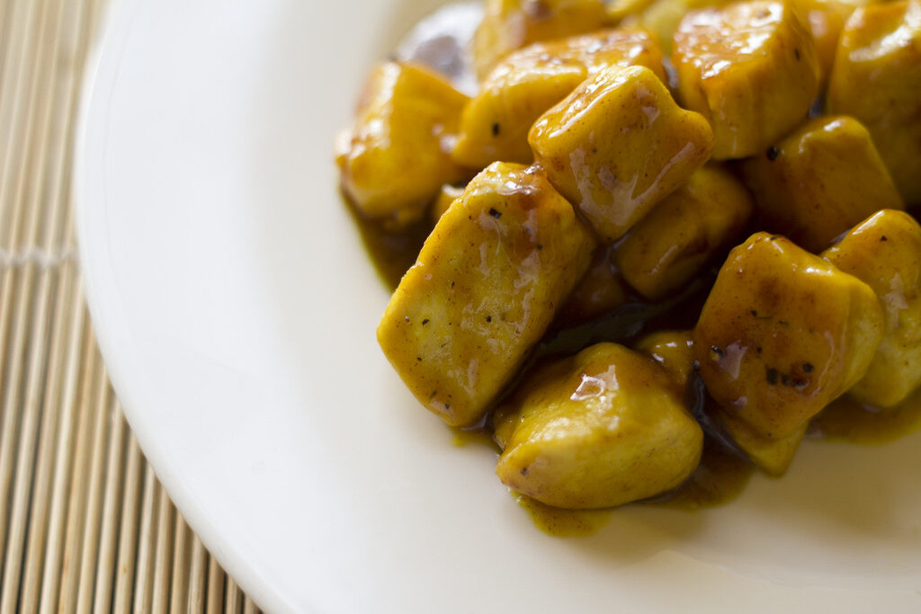 Bocconcini di pollo con miele, zafferano e senape