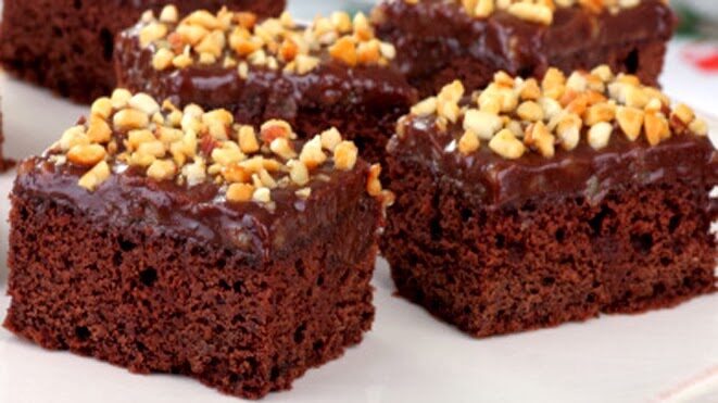 Brownies al cioccolato e granella di nocciole