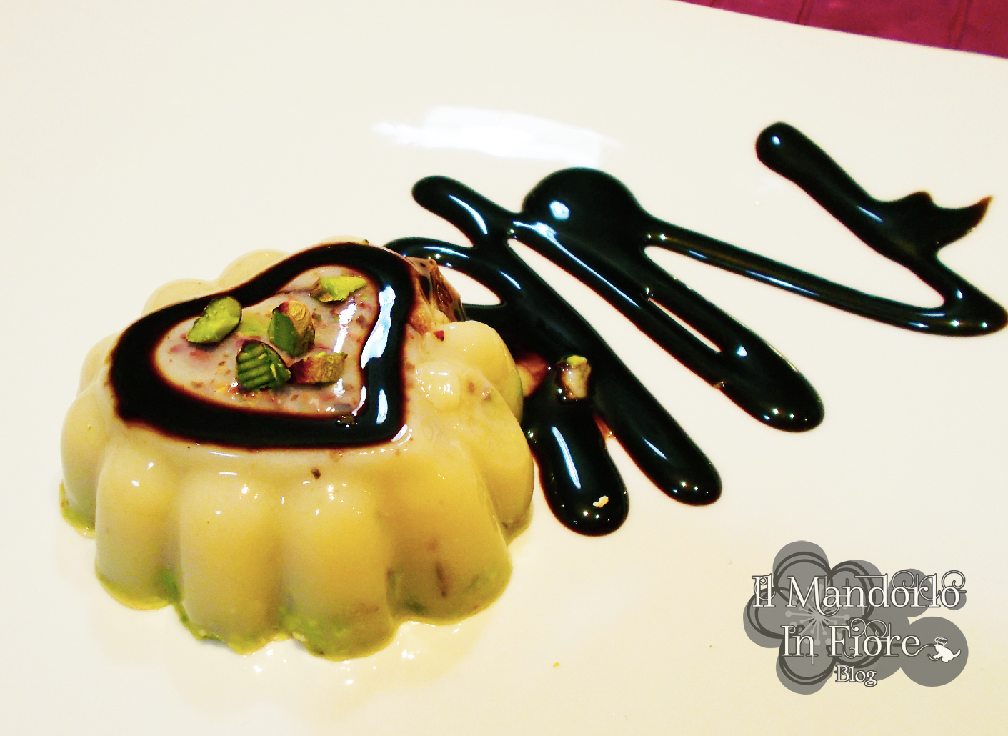 Budino di pistacchi di Bronte e glassa al cioccolato