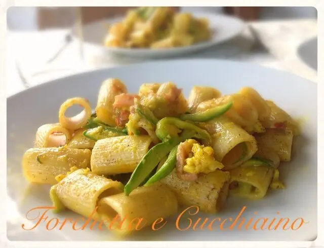 Carbonara di zucchine e fiori di zucca