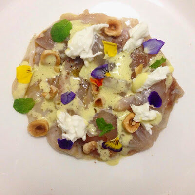 Carpaccio di Orata con salsa al kiwi, burrata e nocciole