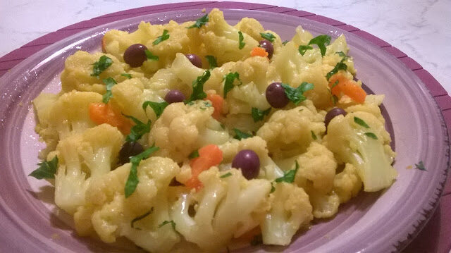 CAVOLFIORE ALLA CURCUMA CON CAROTE E OLIVE