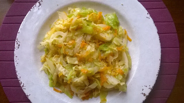 CAVOLO CAPPUCCIO CON CIPOLLA, CAROTE E SESAMO