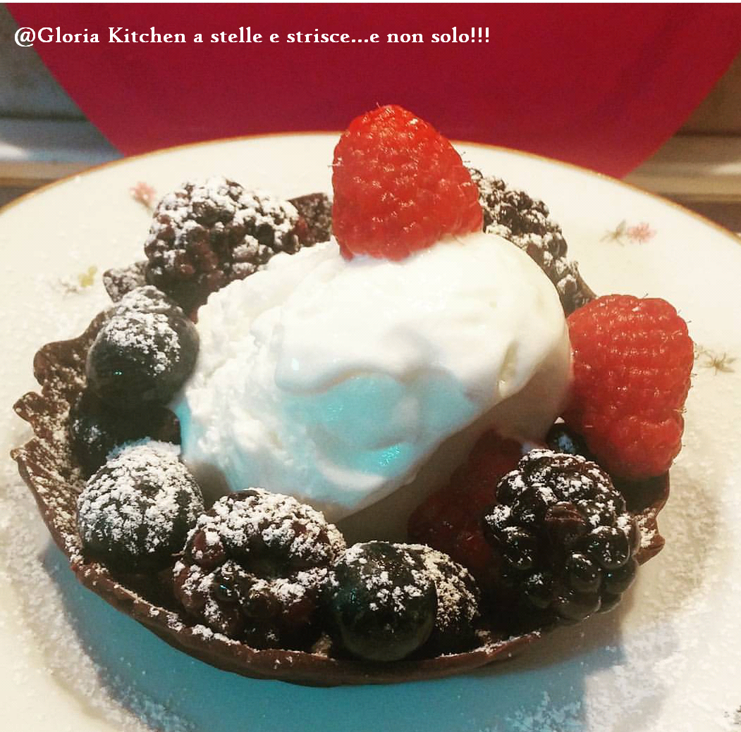 Cestini di Cioccolato con Berries e Gelato alla Vaniglia di Gloria KitchenUSA