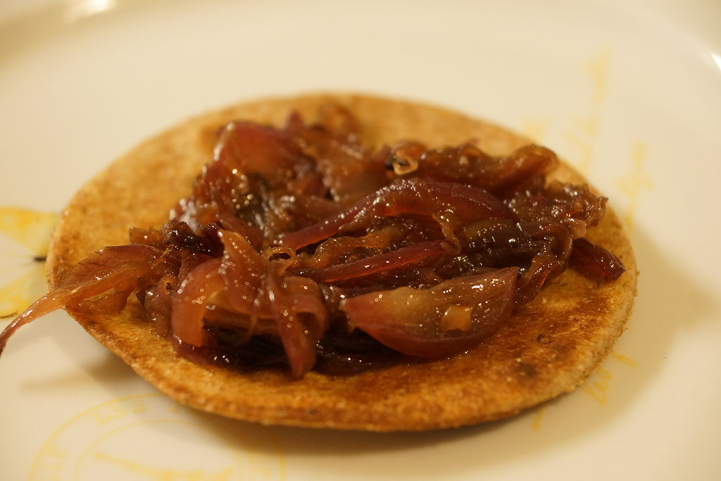 Cipolle caramellate in padella