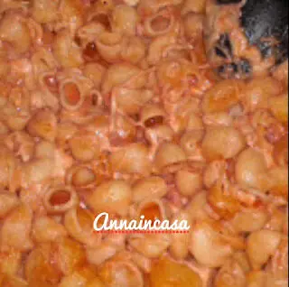 Conchiglie al forno con pancetta e mozzarella