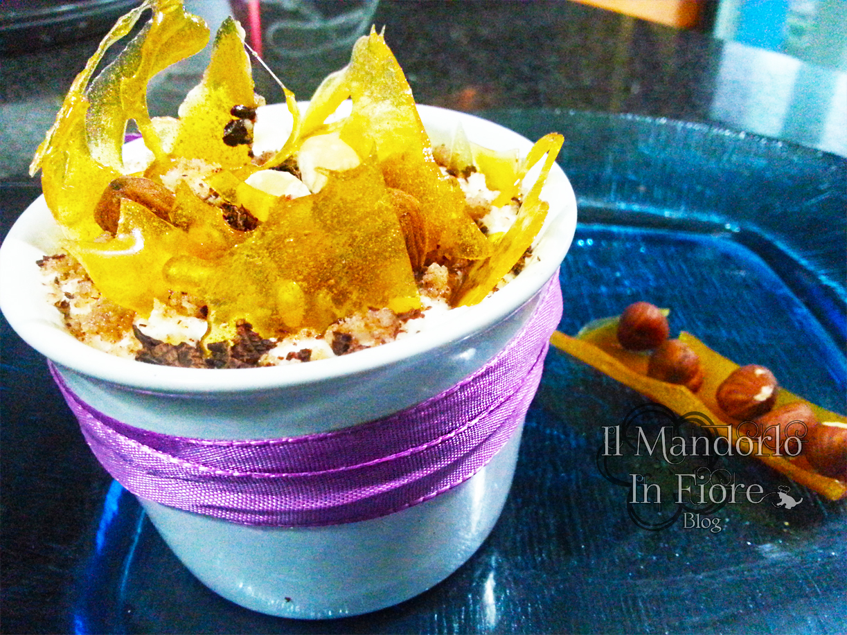 Coppette alla mousse di amaretti