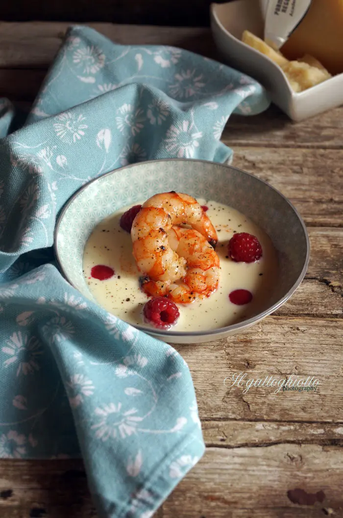 Crema di Parmigiano con gamberi saltati e lamponi per PRChef2015