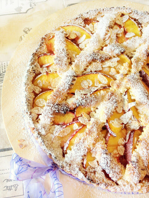 Crostata alle Mandorle con Amaretti e Nettarine di Romagna