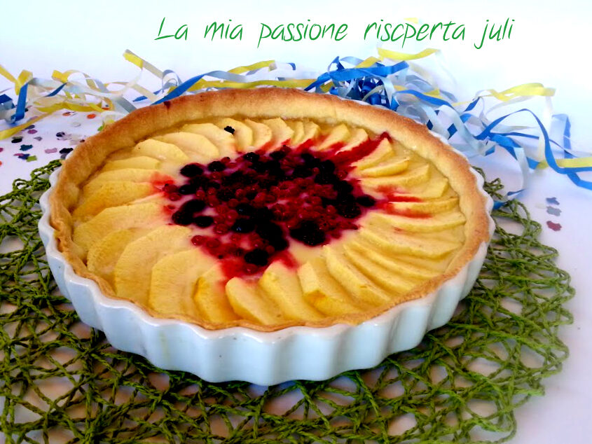 Crostata con mele frutti di bosco