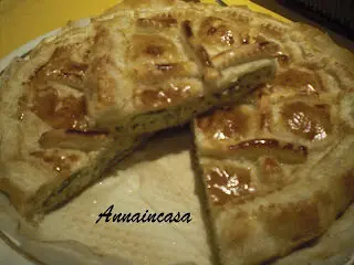 Crostata tiepida con crescenza e zucchine