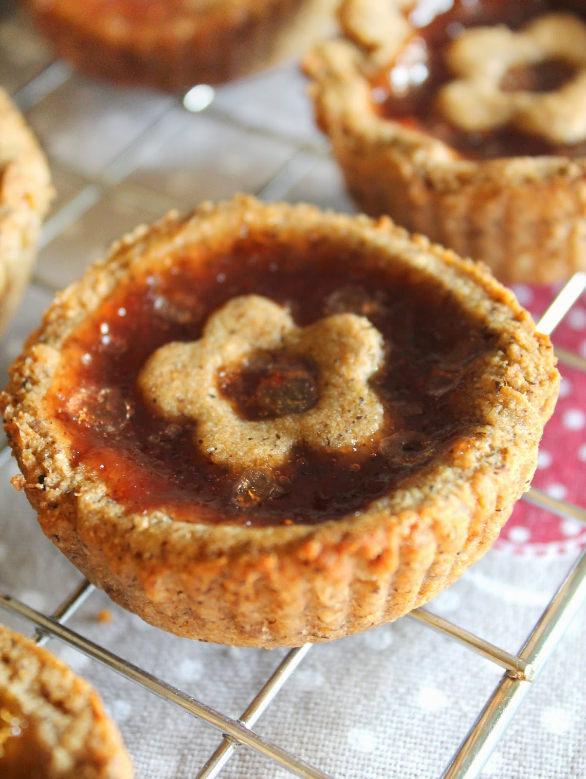 Crostatine Vegane con Farina Integrale e Grano Saraceno