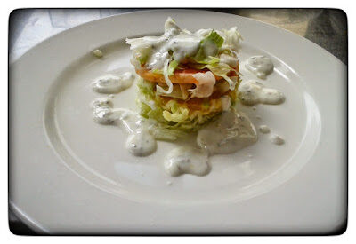 Cruditè in millefoglie di verdure con salsa di yogurt al profumo di menta
