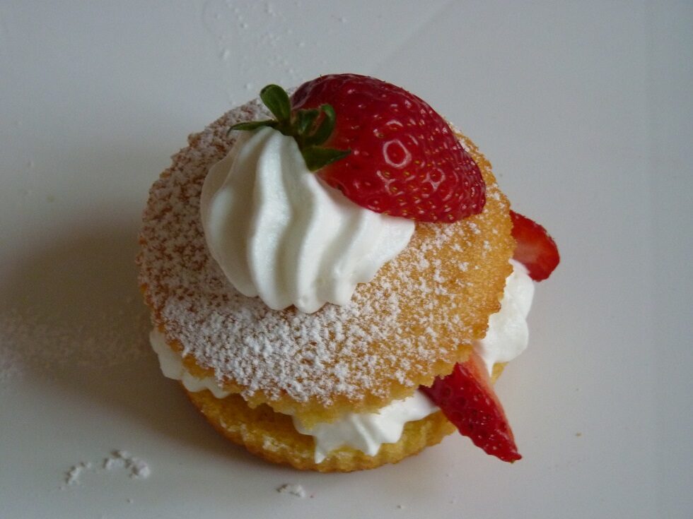 CUPCAKE CON DOLCENEVE ALLA FRAGOLA
