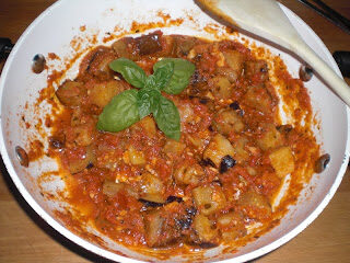 Dadi di melenzane con mozzarella e pomodoro