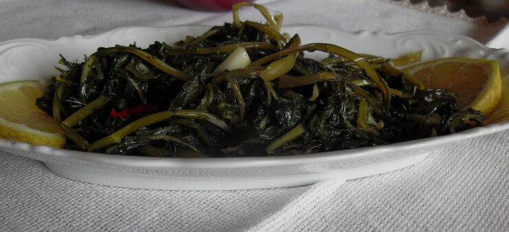 Erbette di campo con aglio e peperoncino