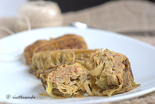 Fagottini di verza con salsiccia