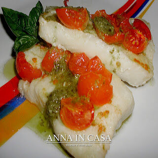 Filetti di merluzzo con pesto e pomodorini