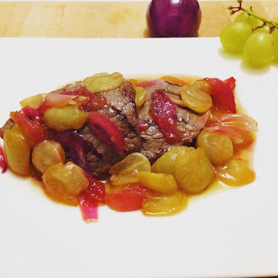 Filetto di manzo all’uva, cipolla e aceto di lamponi