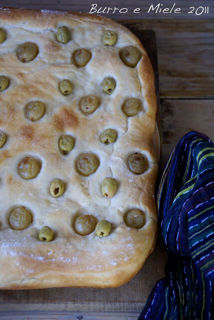Focaccia con olive e uva…ispirazione da dietro al finestrino
