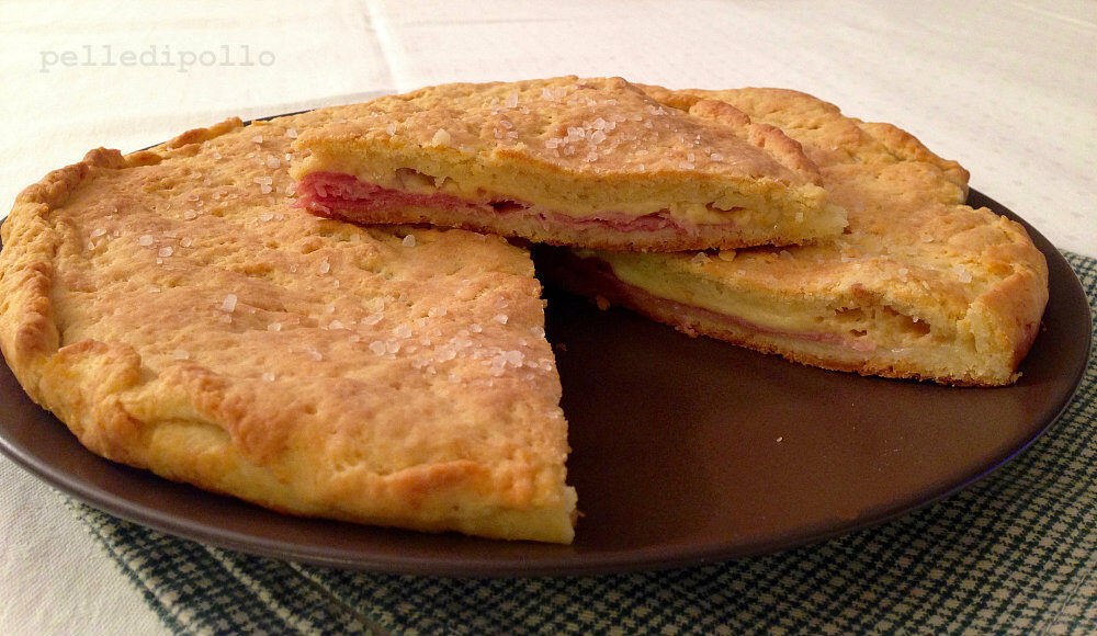 Focaccia di ricotta farcita veloce e morbidissima