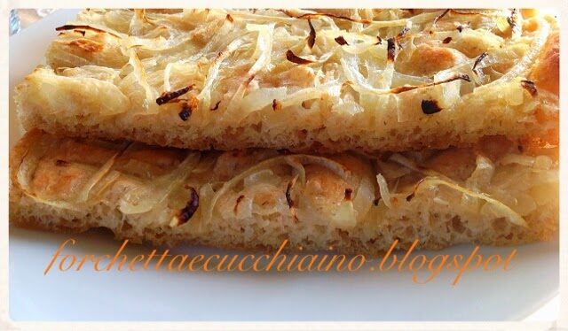 Focaccia genovese semi integrale alle cipolle con la pasta di riporto