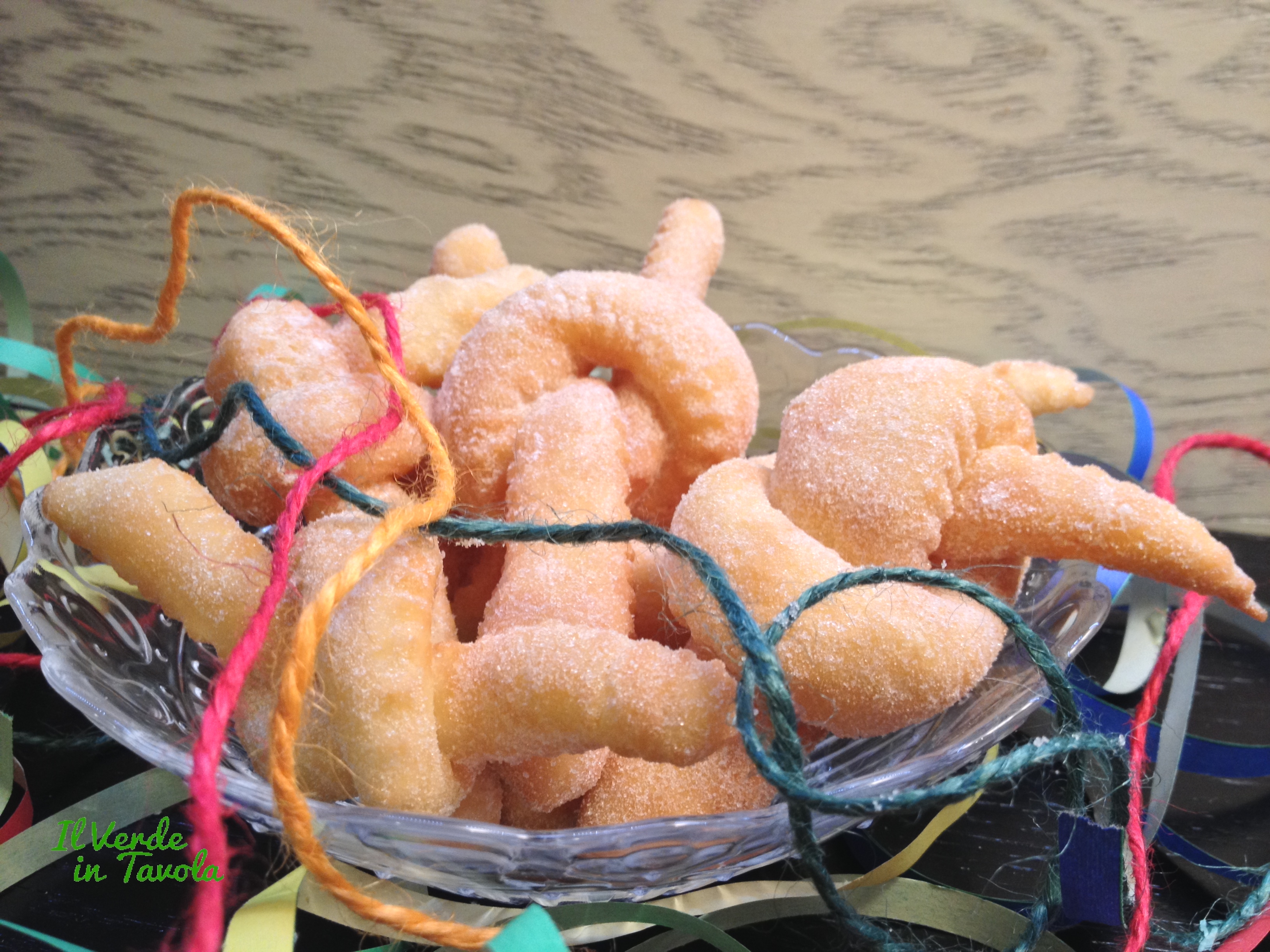 Frittelle annodate per carnevale