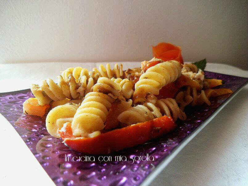 Fusilli integrali in insalata