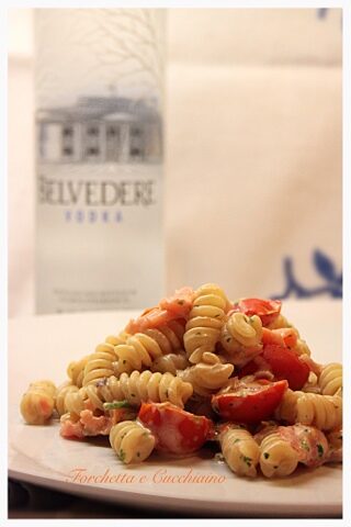 Fusilli profumati alla vodka e salmone