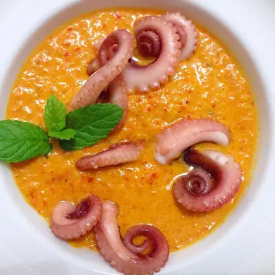 Gazpacho di peperoni e moscardini bianchi alla menta e ginger