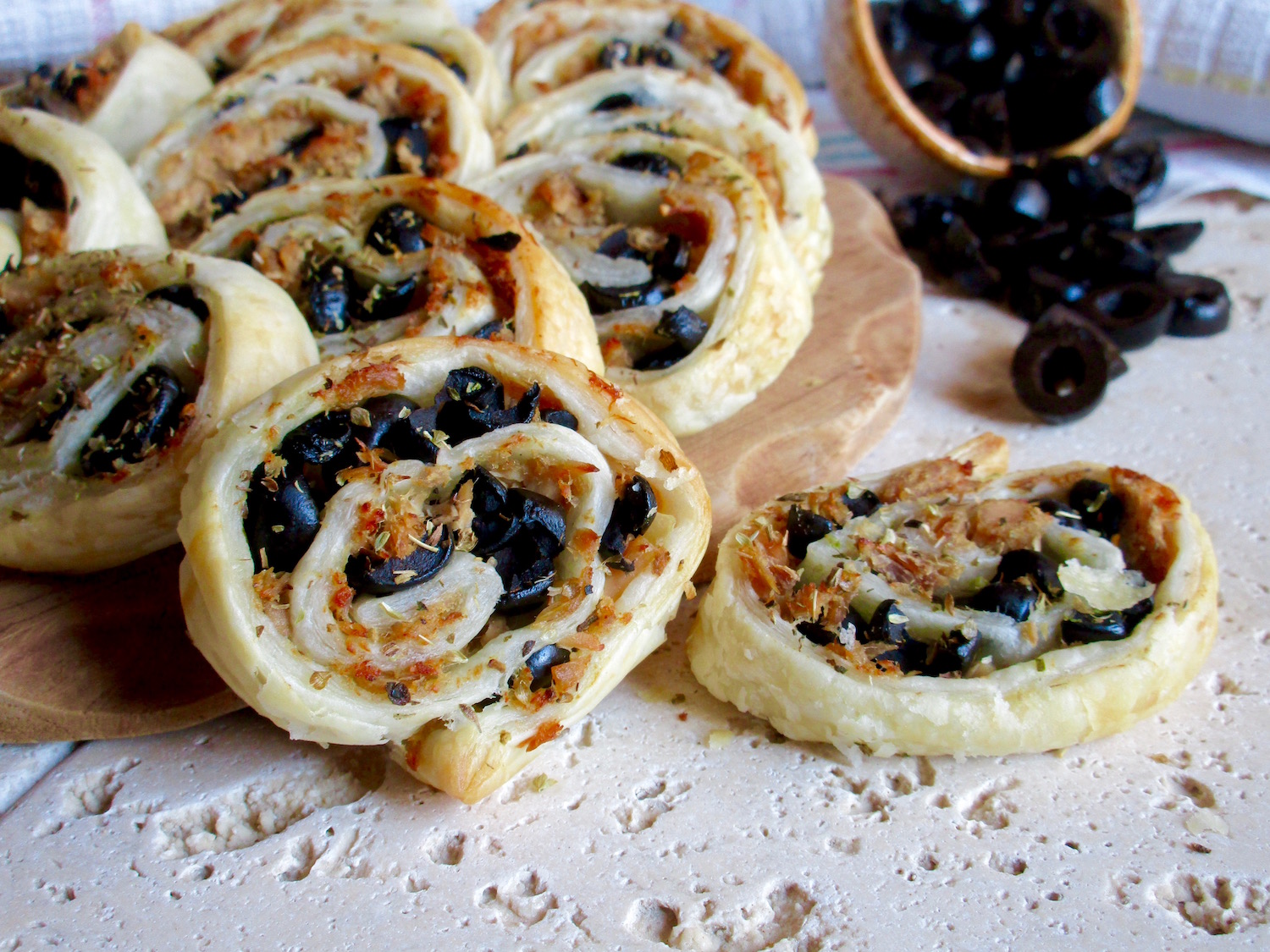 Girelle di Sfoglia con Tonno e Olive