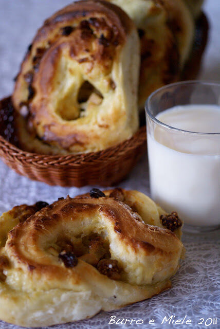 Girelline di brioche al lievito naturale con fichi e uvetta…e la vita che gira e rigira