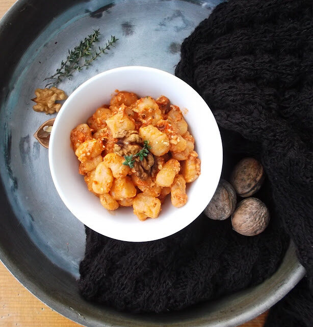 Gnocchetti al pesto di pomodori secchi e noci