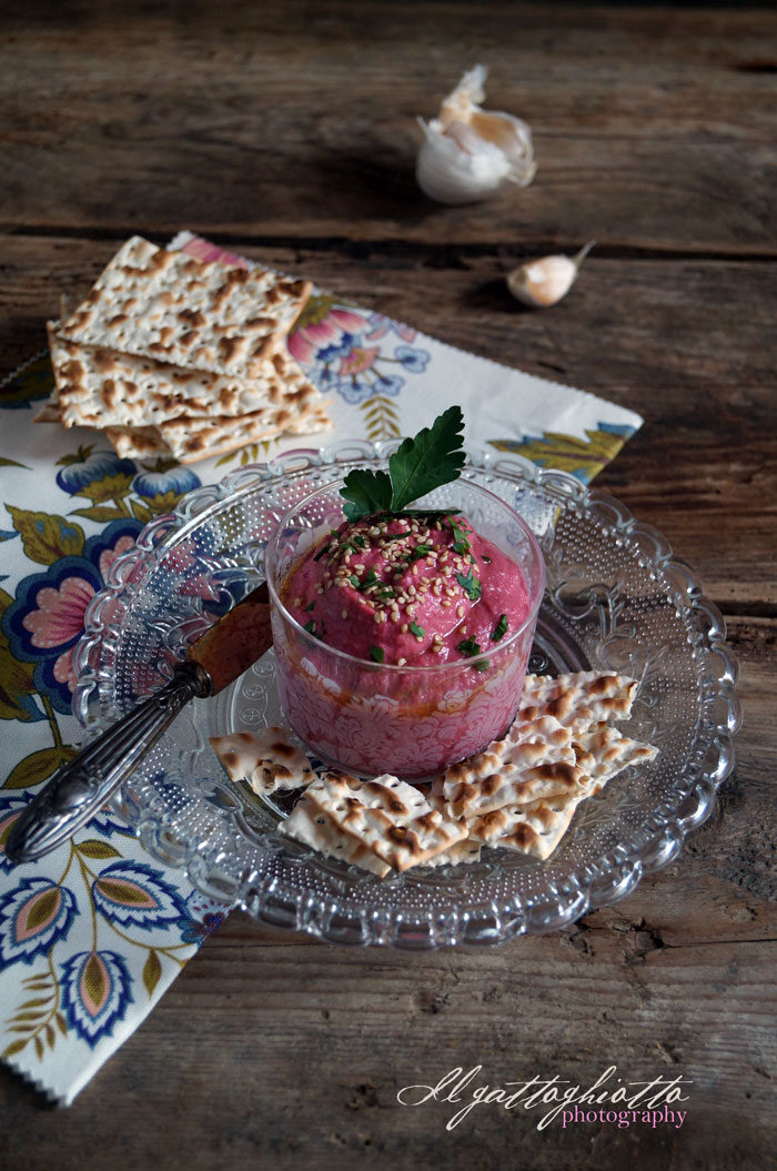 Hummus di barbabietola