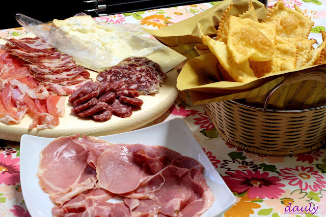 la torta fritta di parma e tutti i suoi accompagnamenti