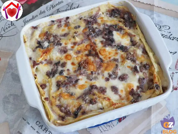 Lasagne al radicchio con salsiccia e taleggio