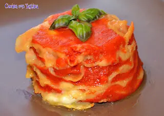 LASAGNETTE DI CARASAU CON DATTERINI CONFIT E MOZZARELLA