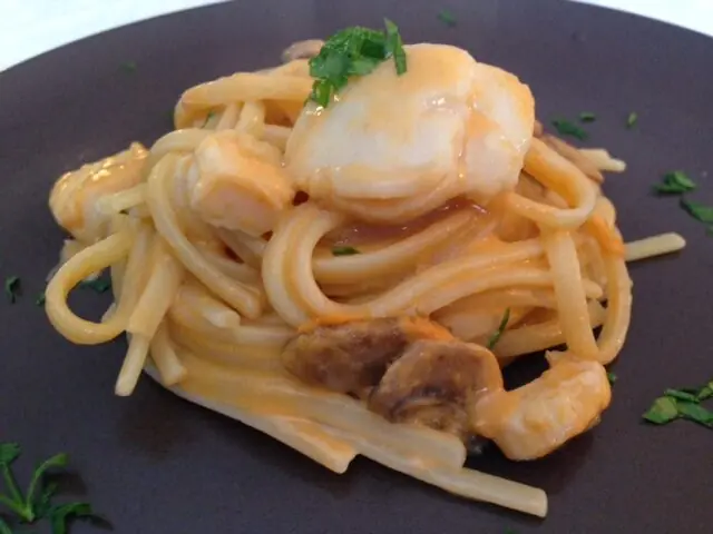 Linguine con capesante e funghi