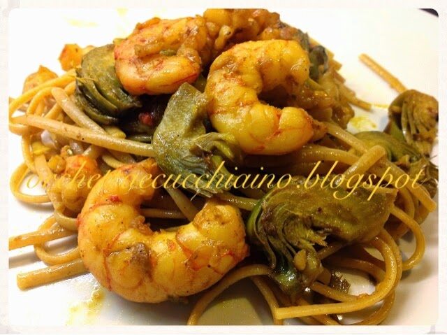 Linguine integrali con carciofi, gamberi e curcuma