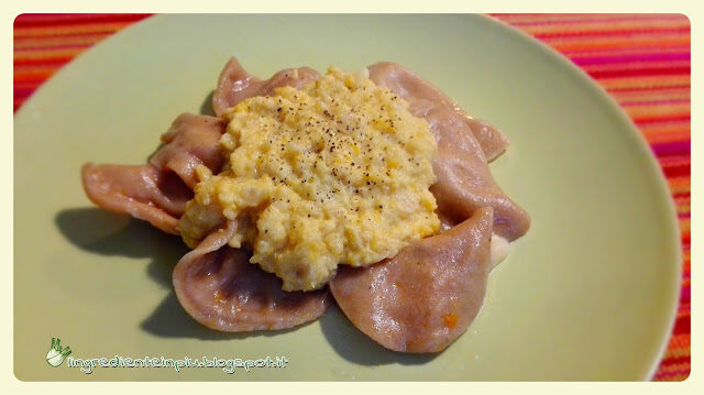 Mezzelune integrali alla zucca con crema di cavolfiore arancione