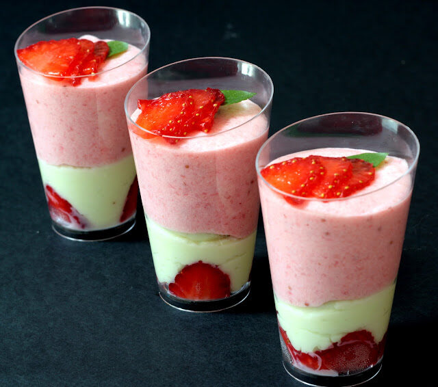 mousse di fragole e ganache alla menta, e la bontà è assicurata!