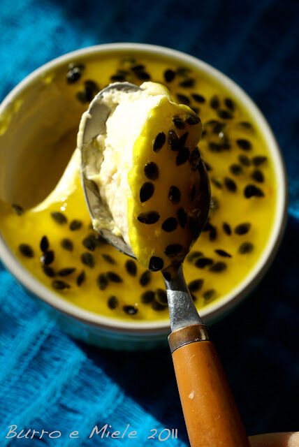 Mousse di passion fruit con specchio di limone, per un’anima di luce