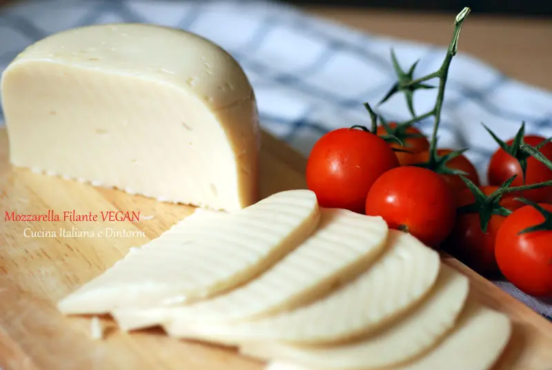 Mozzarella vegana filante fatta in casa